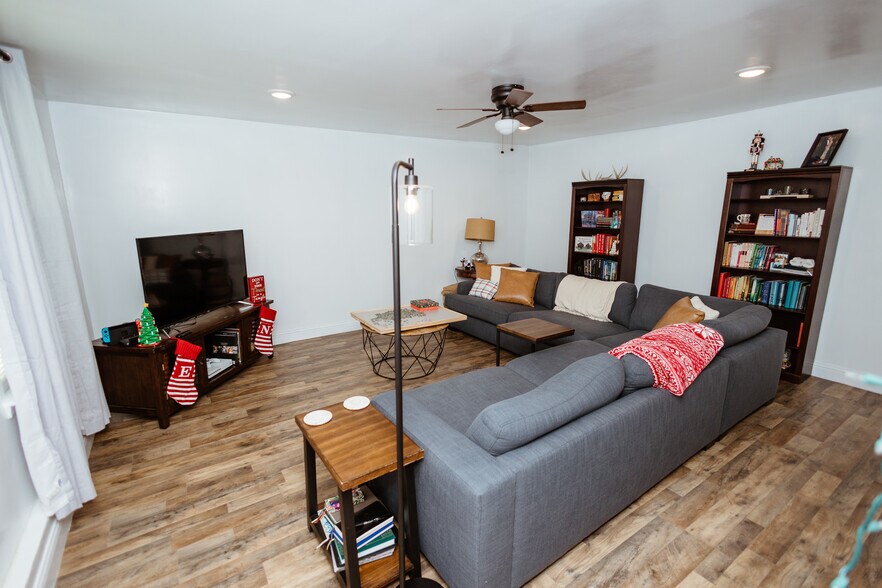 Building Photo - 3836 Leland Ave