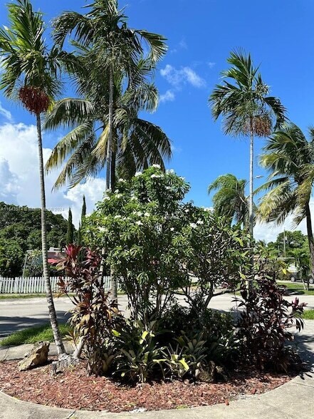 Building Photo - 161 SW 52nd Ct