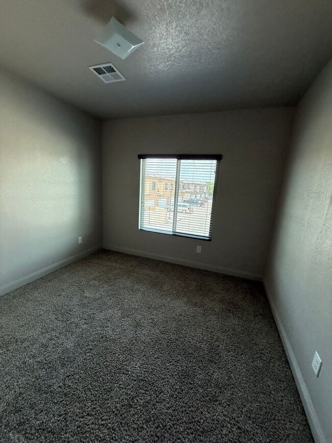 Building Photo - Luxury End Unit in El Dorado Condo for Rent