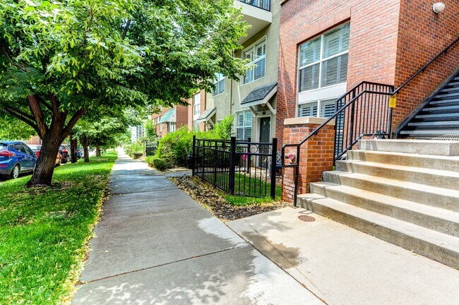 Building Photo - Modern 2-Bedroom Condo in LoHi