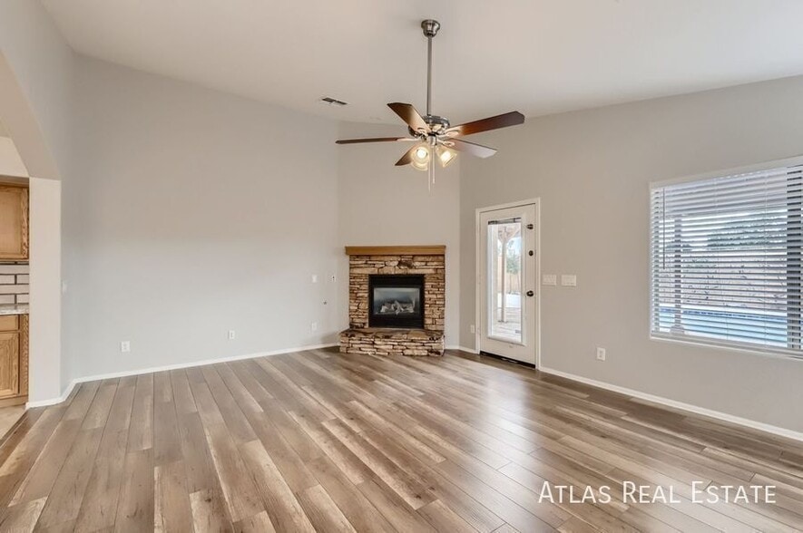 Building Photo - 5338 N Ormondo Way