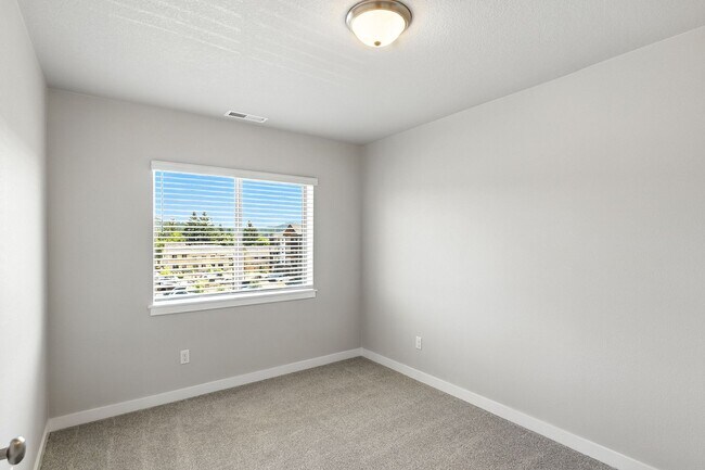 Building Photo - Brand New Townhome in Pleasant Valley Vill...