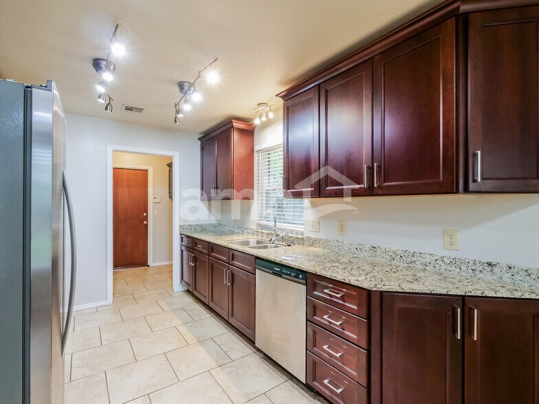 Building Photo - 17316 Sun River Ct