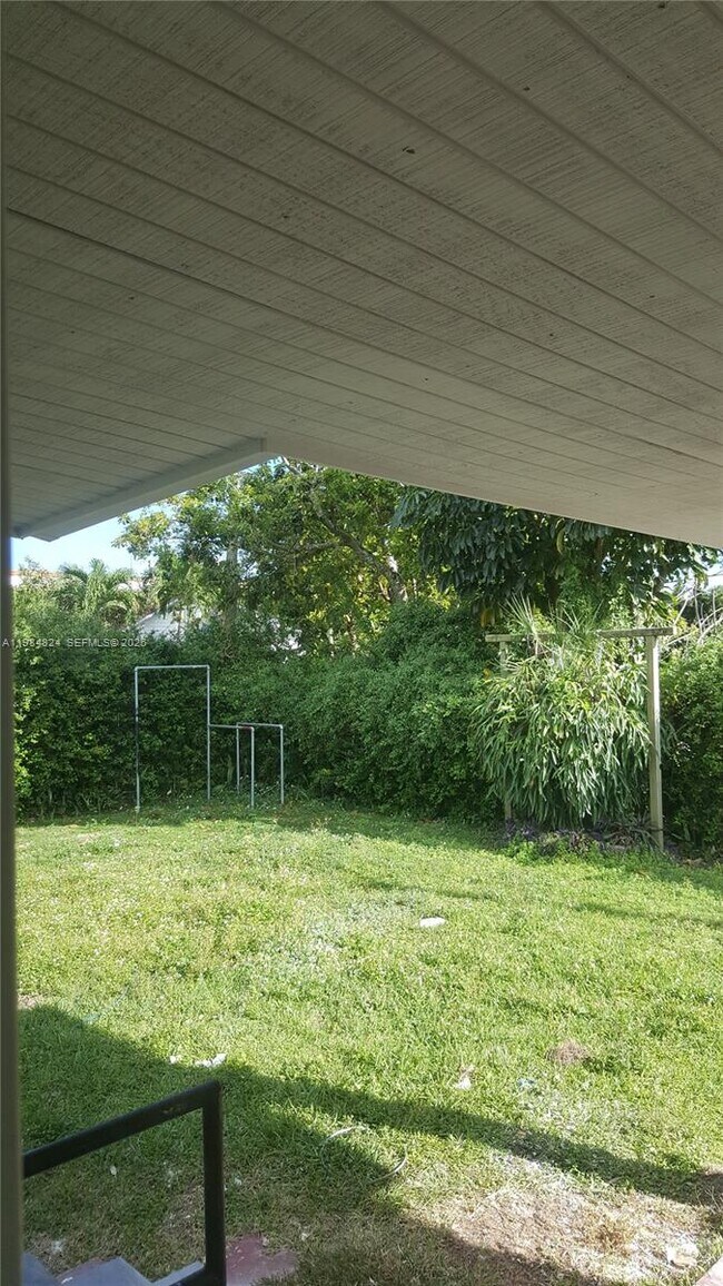 Building Photo - 6300 SW 21st St