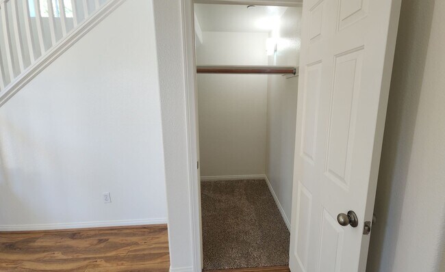 Building Photo - 476