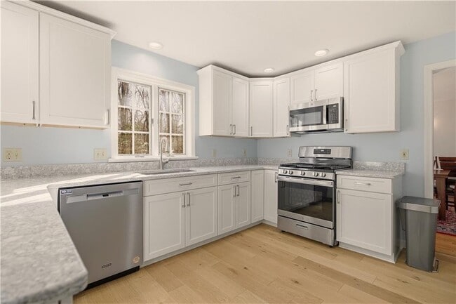 Building Photo - 141 Laurel Ridge Ln