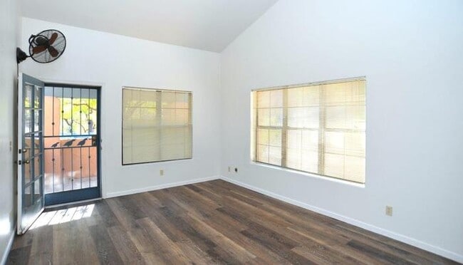 Building Photo - Sabino Canyon Townhome