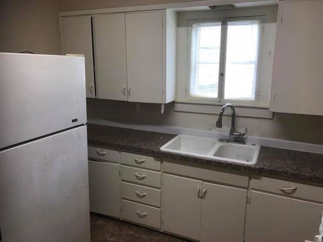 Primary Photo - 115 E. 15th