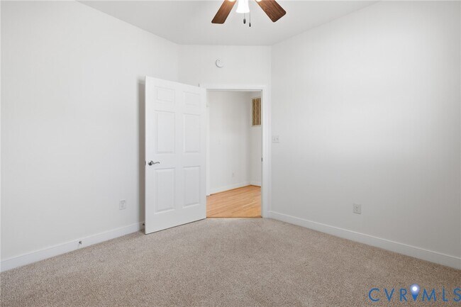Building Photo - 6613 St Laurence Dr