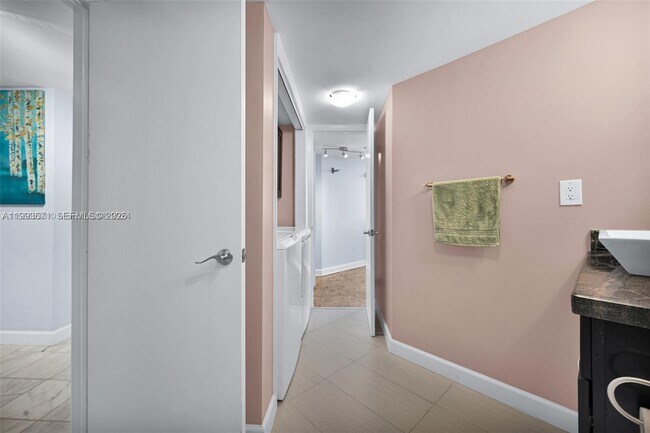 Building Photo - 300 Three Islands Boulevard