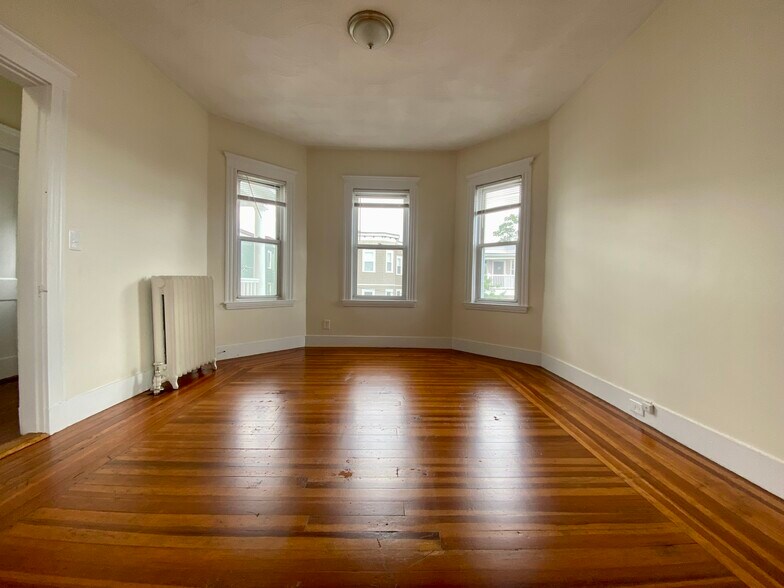 Building Photo - 10 Belknap St