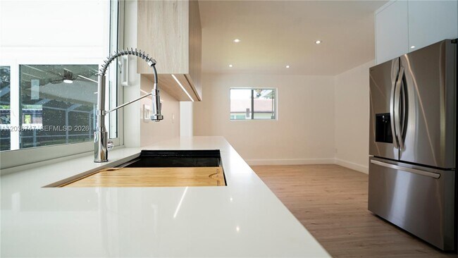 Building Photo - 15340 SW 85th Ave