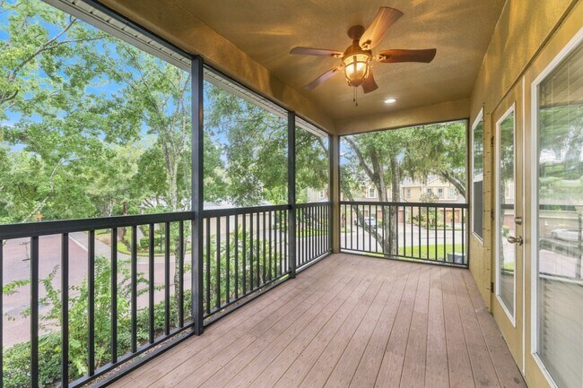 Building Photo - Stunning 3 BR + LOFT / 2.5 BA/ 2-Car-Garage Townhome in GATED community!