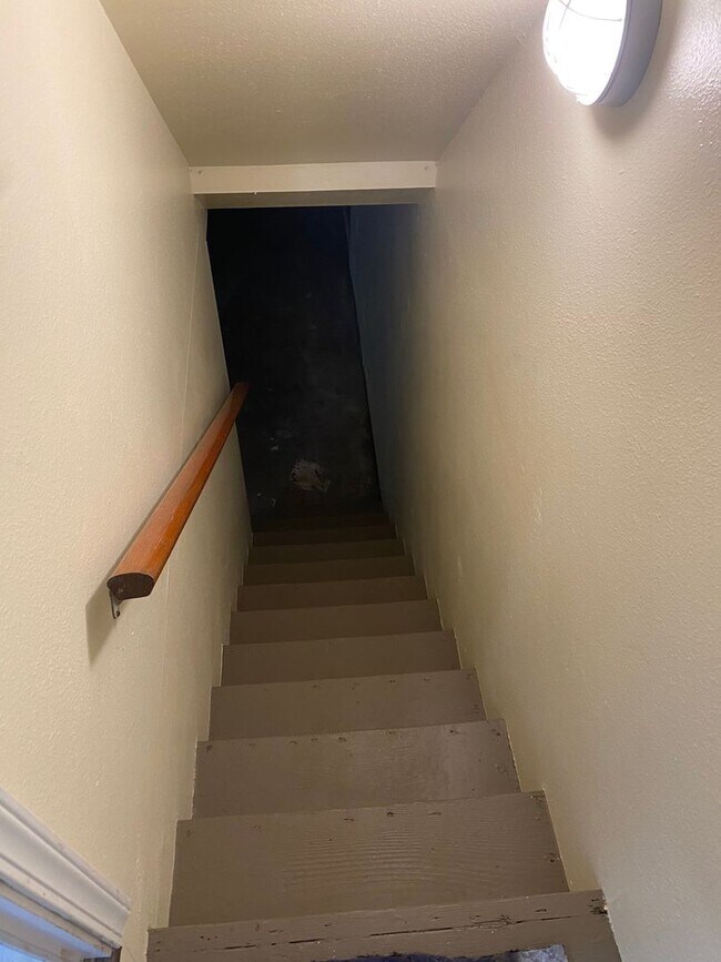 Building Photo - HSM01 ~ 1555/1565 Copping Street