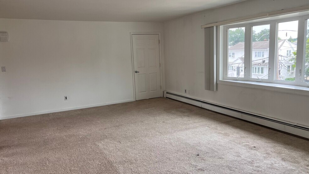 Building Photo - 435 Steinway Rd