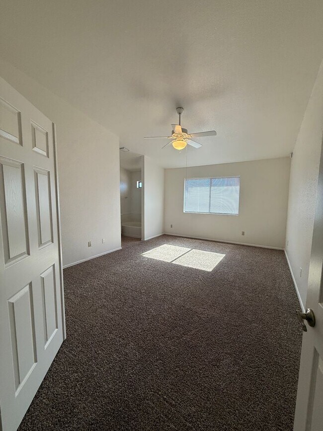 Building Photo - 3 Bed 2 Bath home in the highly desirable Northwest Tucson area. New paint and Carpet!