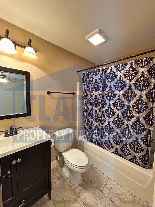 Building Photo - Modern 2-bedroom, 2.5-bath townhome