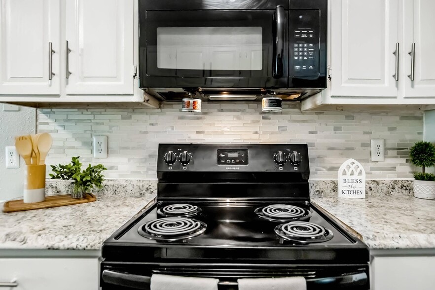 Building Photo - Villas de Solana