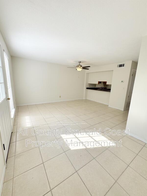 Building Photo - 875 Fairview Dr