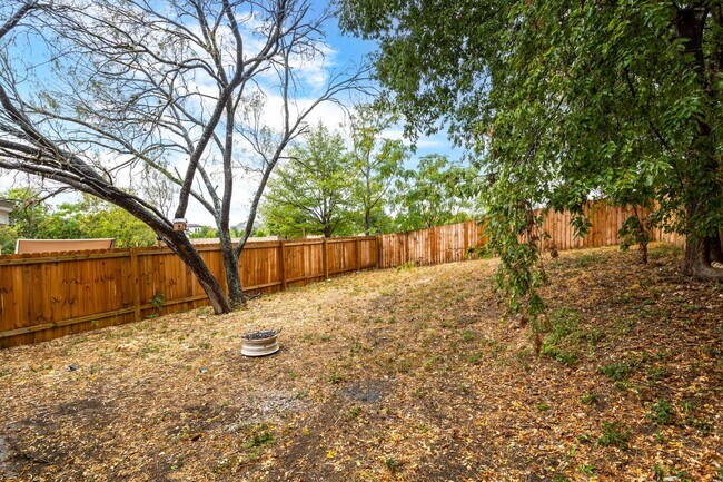 Building Photo - 2/2 Duplex in New Braunfels, Texas