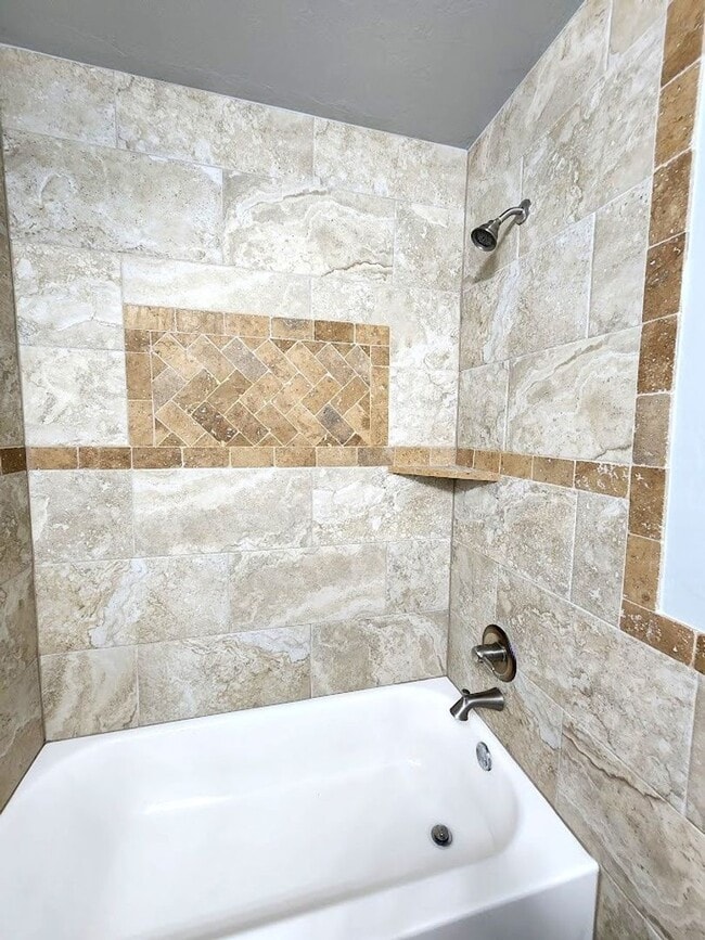 Building Photo - Campbell St Duplex