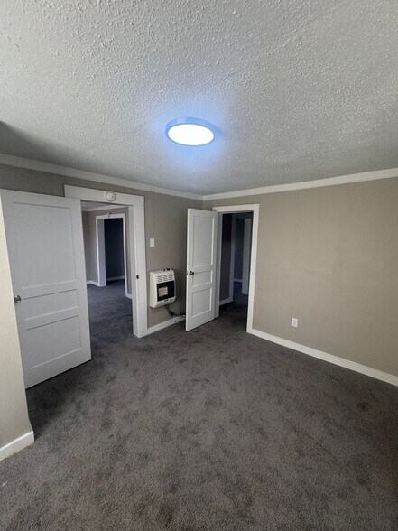 Building Photo - 156 S Pkwy E