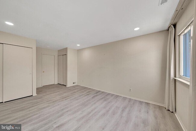 Building Photo - 306B Mulberry Cove