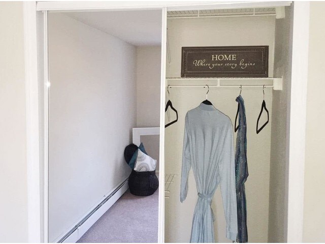 Building Photo - Brookstone Manor