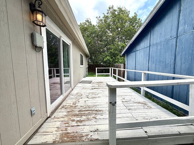Building Photo - 3 bed 2 bath in Heritage Park