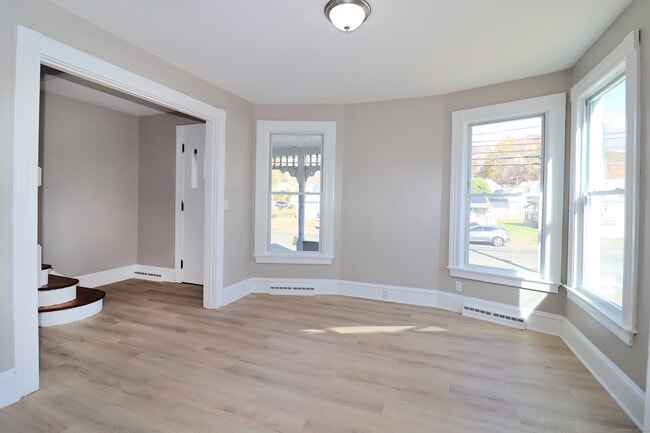 Building Photo - 154 Hawthorne Ave
