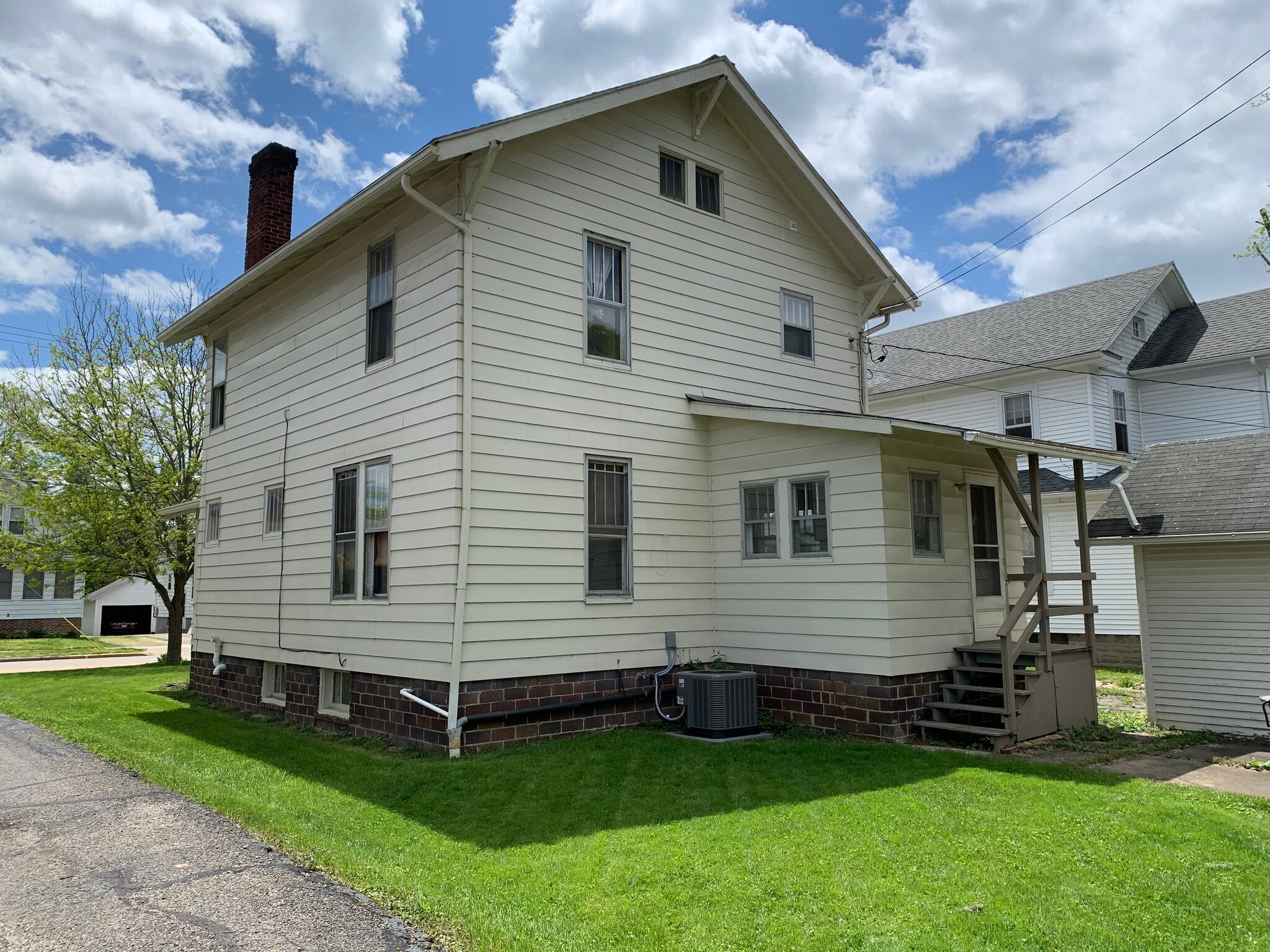 Building Photo - 296 E State St