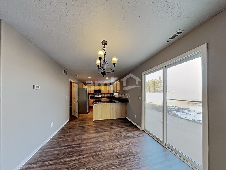 Building Photo - 1038 N Cambrick Dr
