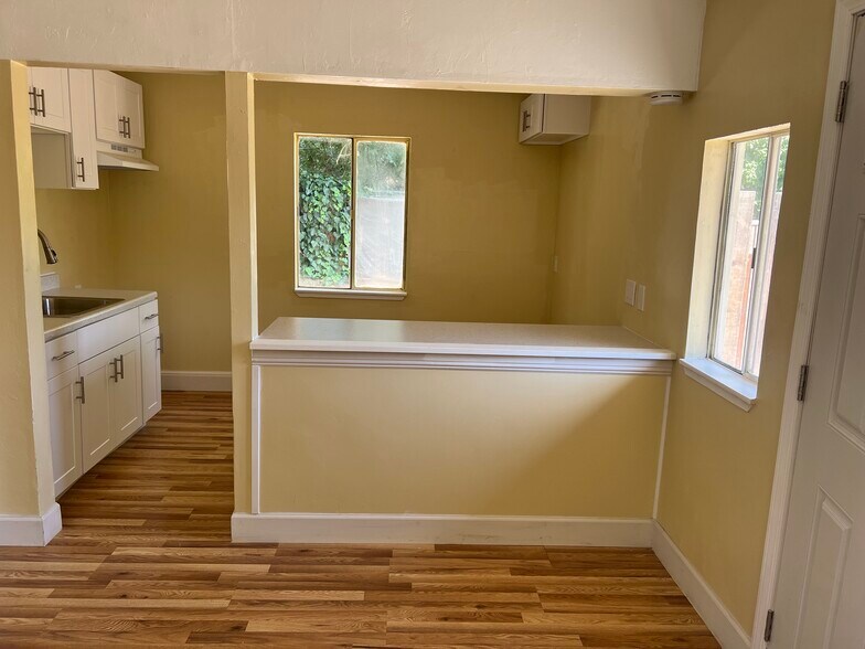 Building Photo - 1310 Los Robles Blvd
