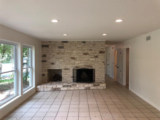 Building Photo - 809 Malabar St