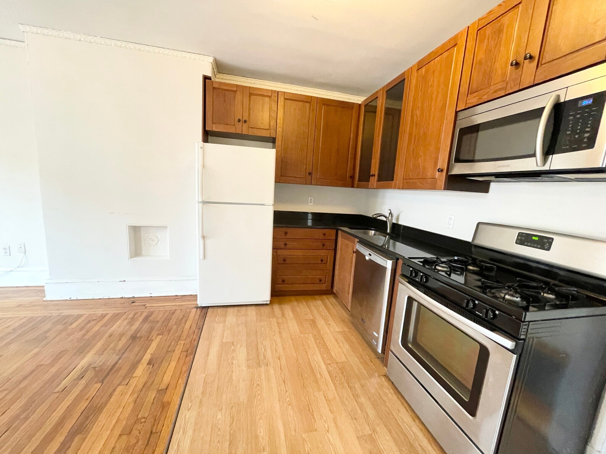 Building Photo - 76 Saint Stephen St