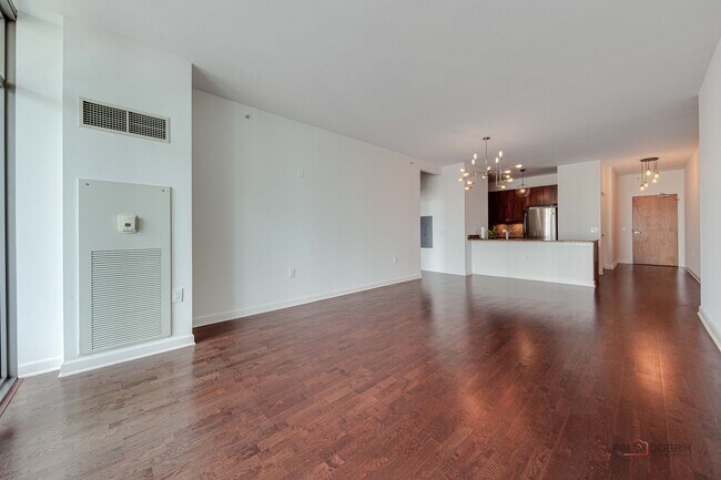 Building Photo - 1235 S Prairie Ave