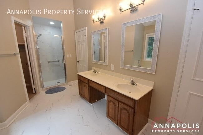 Building Photo - 3144 Stonehenge Dr