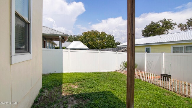 Building Photo - 316 Petrel St