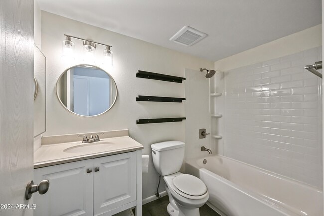 Building Photo - 729 E Cochise Dr