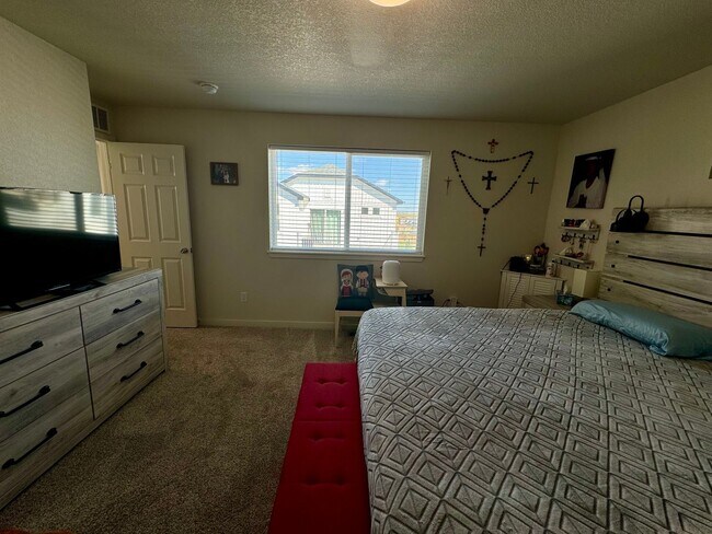 Building Photo - Like New 3 bedroom home in Banning Lewis