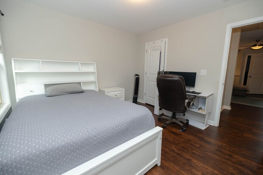 Building Photo - 7245 Heritage Oak Ct