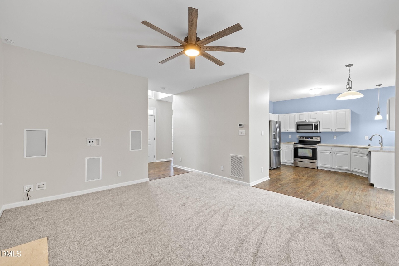 Building Photo - Room in Single Family Home on College Ave