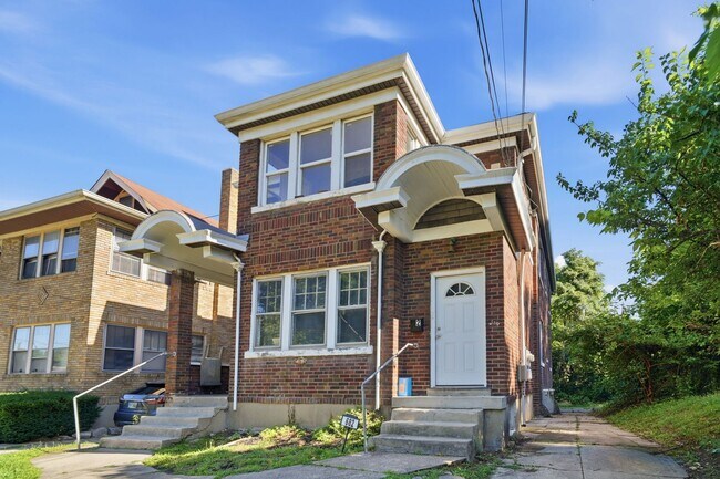 Building Photo - 682 Greenwood Ave