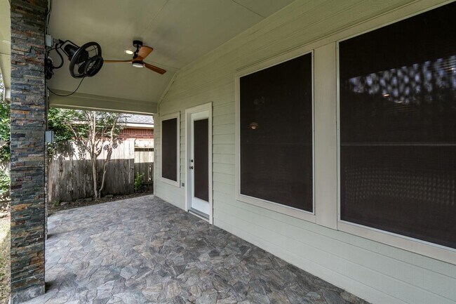 Building Photo - 9503 Tartan Manor St