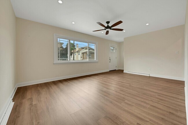 Building Photo - 126 Huber St