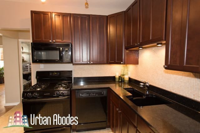 Building Photo - 4312 N Clarendon Ave