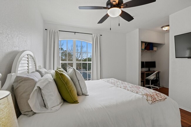 Building Photo - Updated Condo With Marsh Views Near Jax Beach