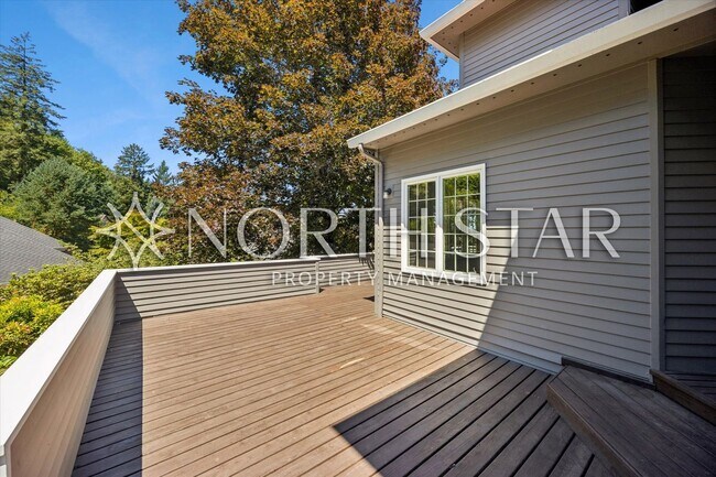 Building Photo - 2055 Ridge Pointe Dr