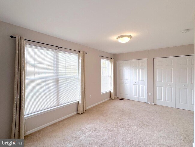 Building Photo - 354 N Barrington Ct