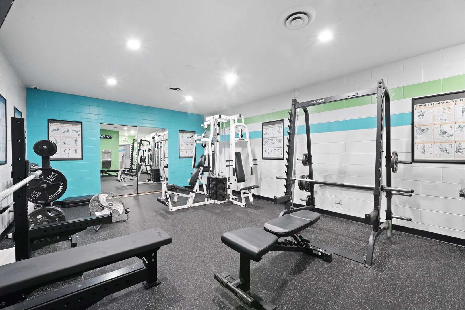 Building Photo - 6325 N Sheridan Rd